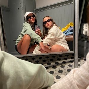 Meet your Posher, Olyvia